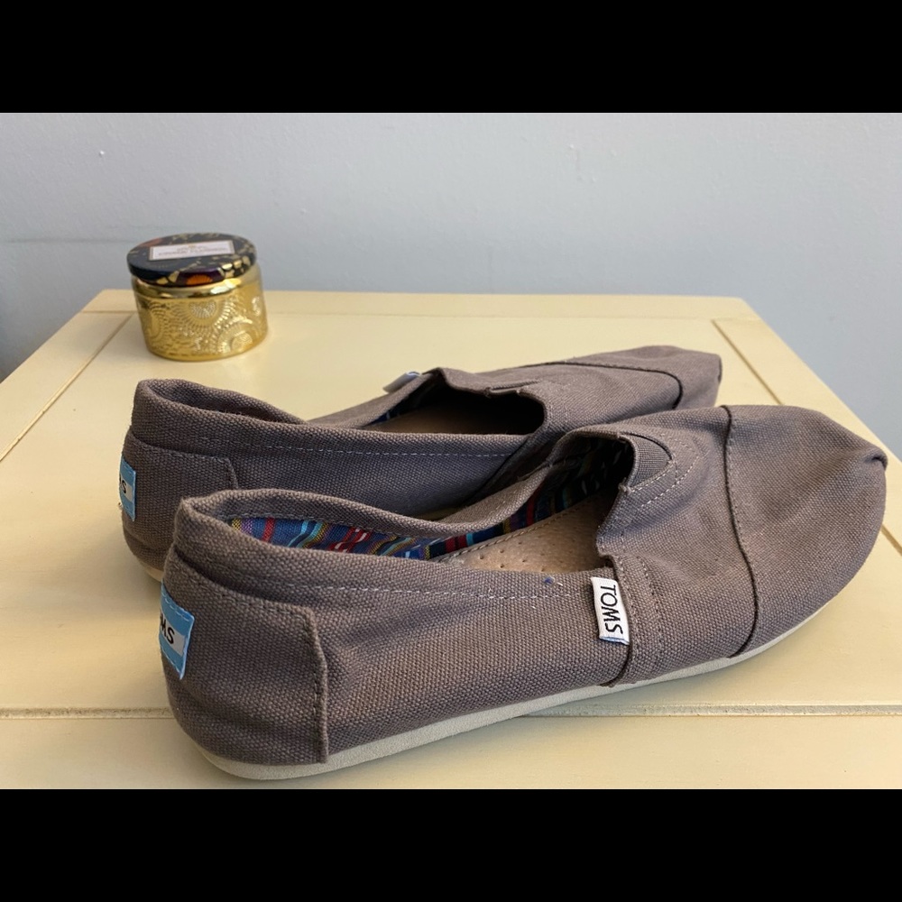 Tom’s shoes - Size 9 - Brand new